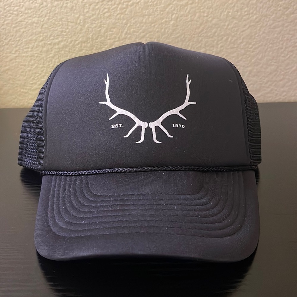 BLACK ANTLER LOGO HAT